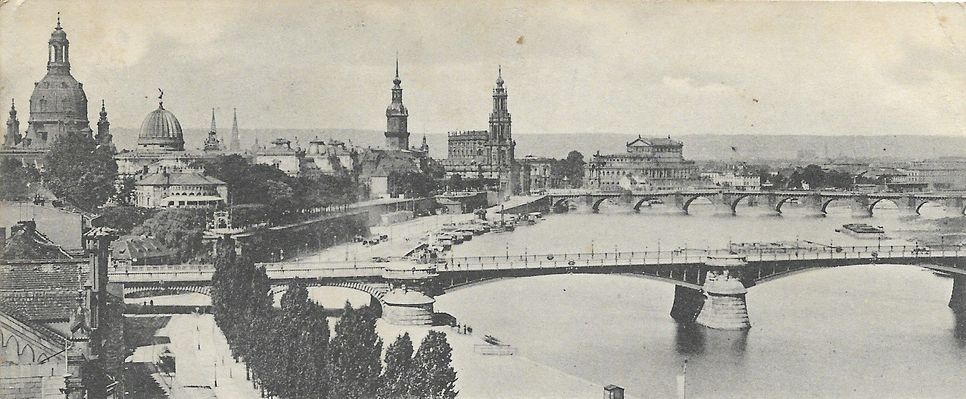 Carolabrücke, Augustusbrücke und Altstadt um 1895.