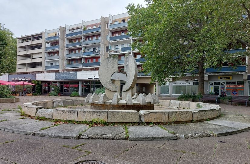Ein trauriges Bild - der Brunnen vor der Sanierung.