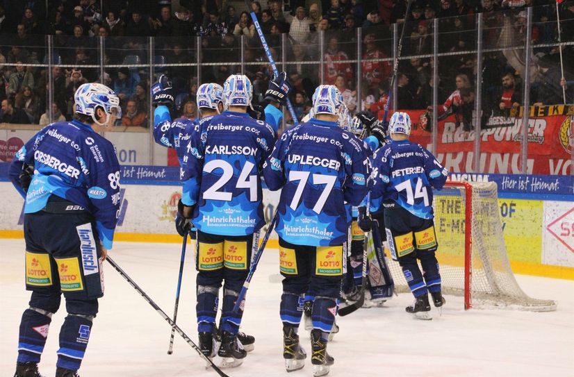 Eislöwen sichern sich Playoffs