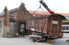 Ab Mai trafen mehrere neue Großexponate im ehmaligen Straßenbahndepot ein, hier ein ehemaliger Stückgutwagen. Diese Fahrzeuge können am 21. Juni erstmals besichtigt werden.