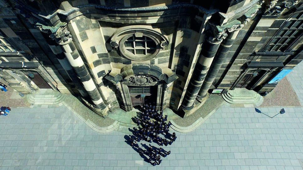 Kreuzchor vor der Kreuzkirche. Foto: Matthias Krüger