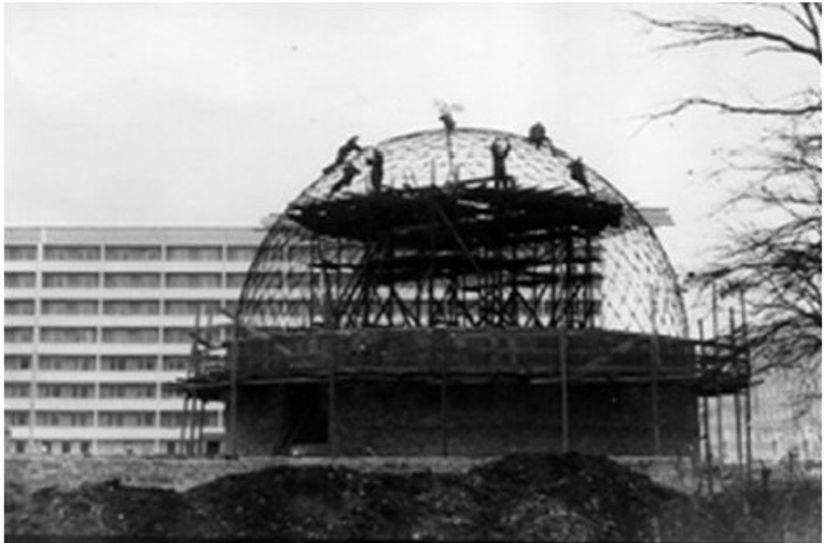An der Spree entstand eine rätselhafte Kuppel. Foto: Planetarium