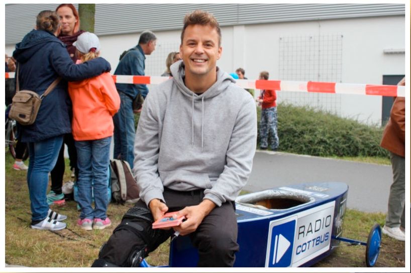 Alexander Knappe auf seiner Seifenkiste.
