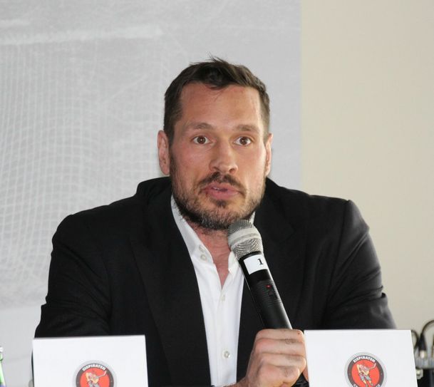 John Tripp, Cheftrainer der Eispiraten Crimmitschau