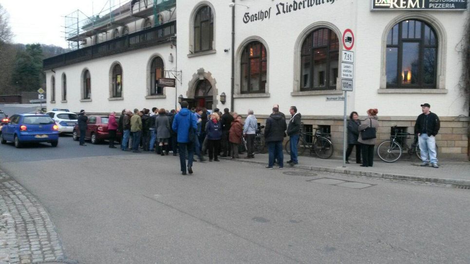 ...dass viele Besucher nicht rein kamen. Foto: Horschig