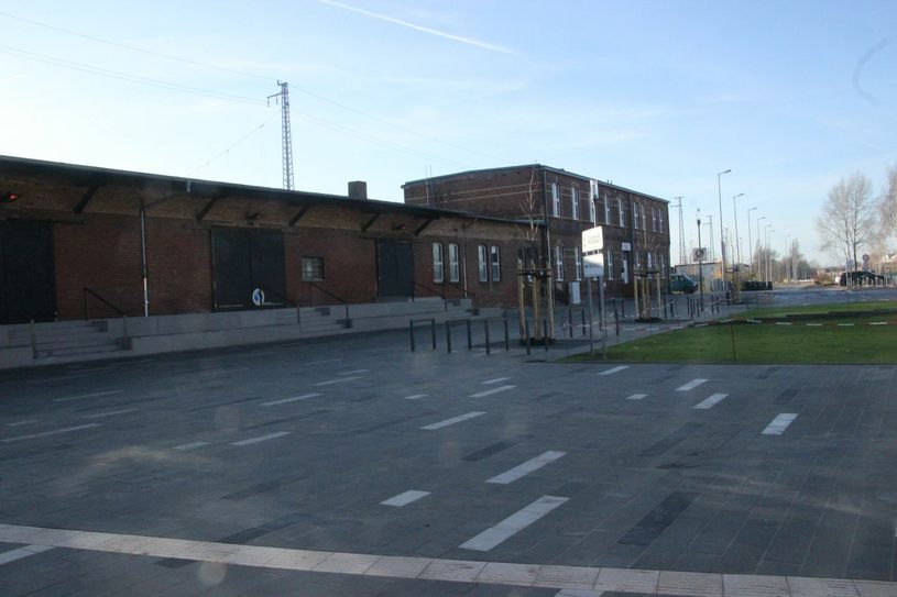 Das nördliche Bahnhofsumfeld gewinnt weiter an Qualität – auch dank der aufwendigen Sanierung der früheren Ladestraße. Foto: Stadt Cottbus