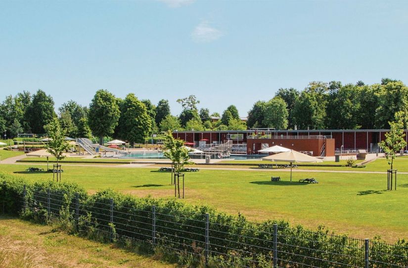 Im Gelände der Landesgartenschau 2002, zu dem auch das NaturErlebnisBad gehört, findet in diesem Jahr das Großenhainer Sommerfest statt: Es soll nach zwei Jahren Coronaruhe viele Aktionen vereinen und Vereinswettkampf, Gartenschau-Rückblick, Schachmeisterschaft, kleine Handwerksschau, erstmals eine Ditscher-Meisterschaft sowie Konzert- und Partycharakter bieten.