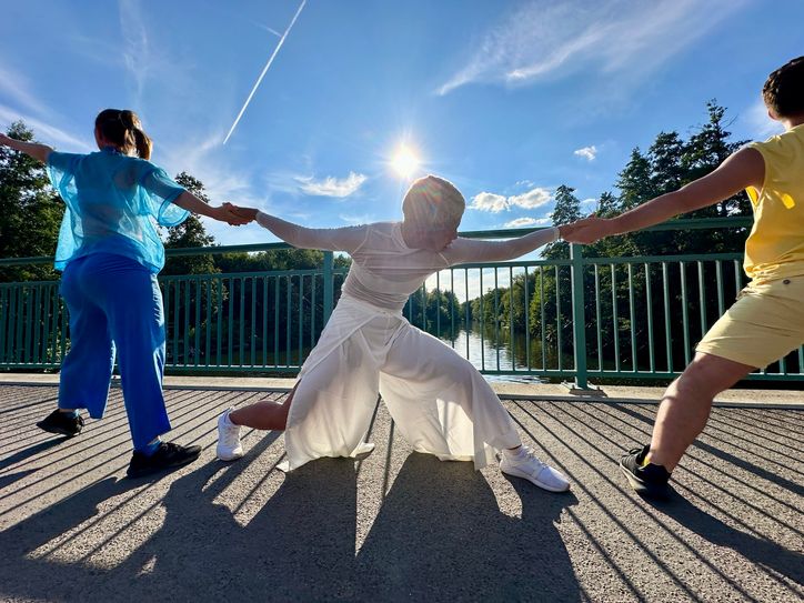 Sanzebergbrücke Cottbus-Sandow: »ÜberBrücken« ließ Tänzer, Bauwerk, Fluss und Publikum miteinander verschmelzen. Ein einmaliges, so nicht wiederholbares Erlebnis.