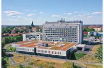 Riesaer Krankenhaus mit neuem Anbau 2023.