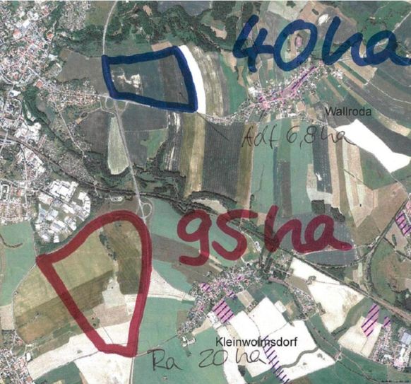 Bisher landwirtschaftlich genutzte Flächen zwischen Radeberg und Arnsdorf sollen Gewerbegebiet werden. Darüber werden nun die Bürger abstimmen.