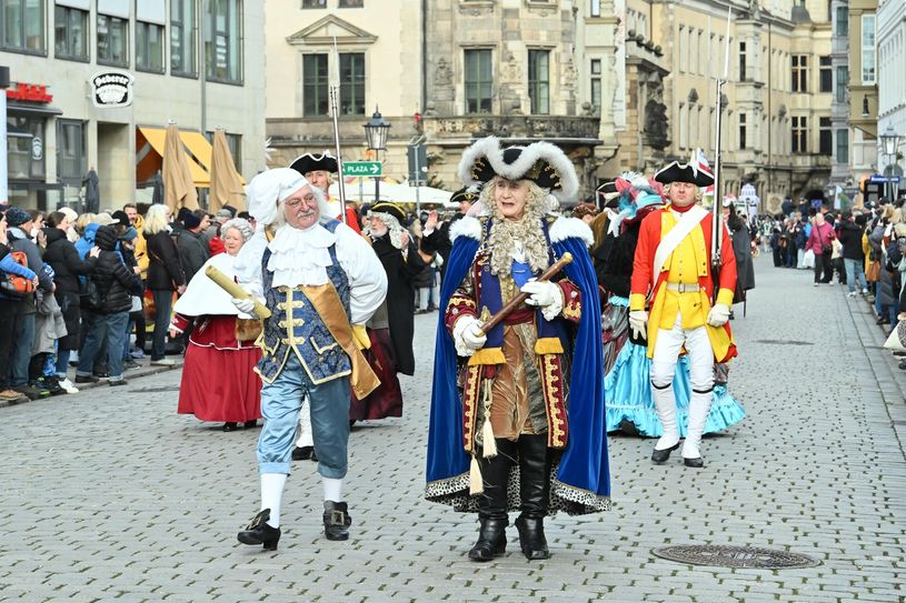 Der Festumzug hatte 400 aktive Teilnehmer und mehr als 20 Umzugsbilder