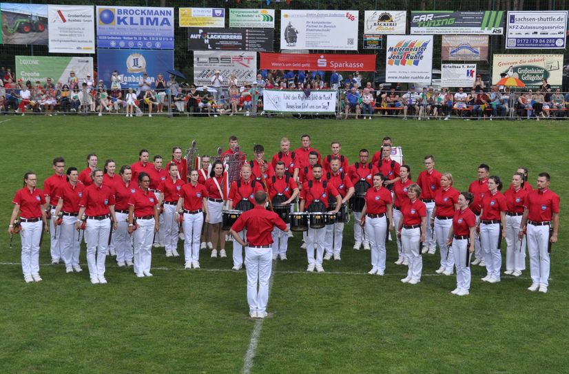 Die Erwachsenenabteilung des Zabeltitzer Spielmannzug errang bei den diesjährigen Sächsischen Meisterschaften auf eigenem Platz die Silbermedaille.