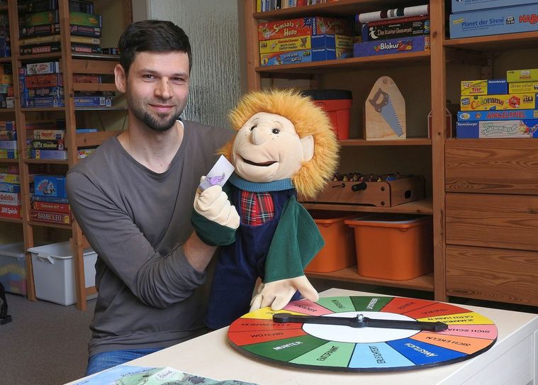 Remo Kamm und »Mitarbeiter« Paulchen. Foto: Pönisch