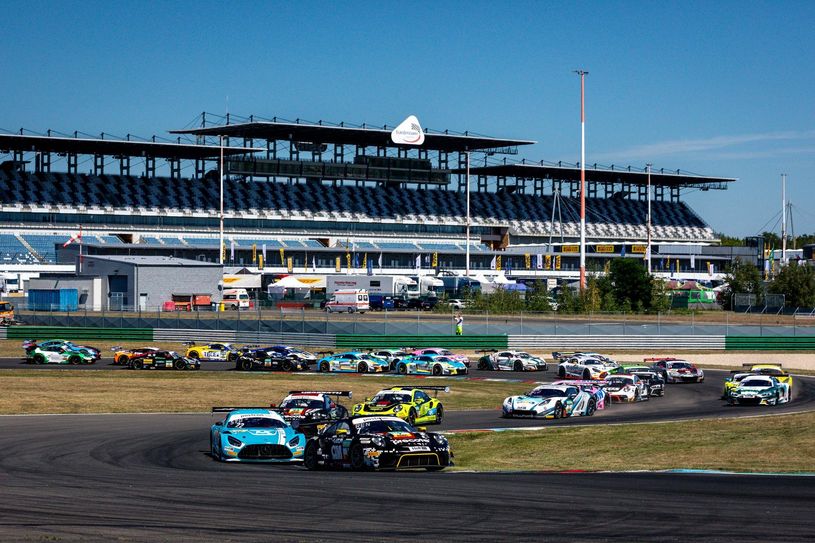Ein volles Startfeld garantiert auch in diesem Jahr spannende Rennen auf dem Lausitzring. Foto: ADAC GT Masters