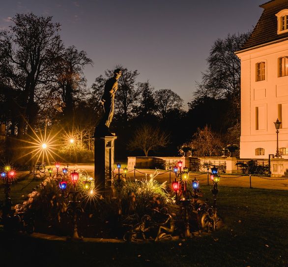 Illuminiertes Venusbeet im Branitzer Park. 
           Foto: SFPM/ Christiane Schleifenbaum