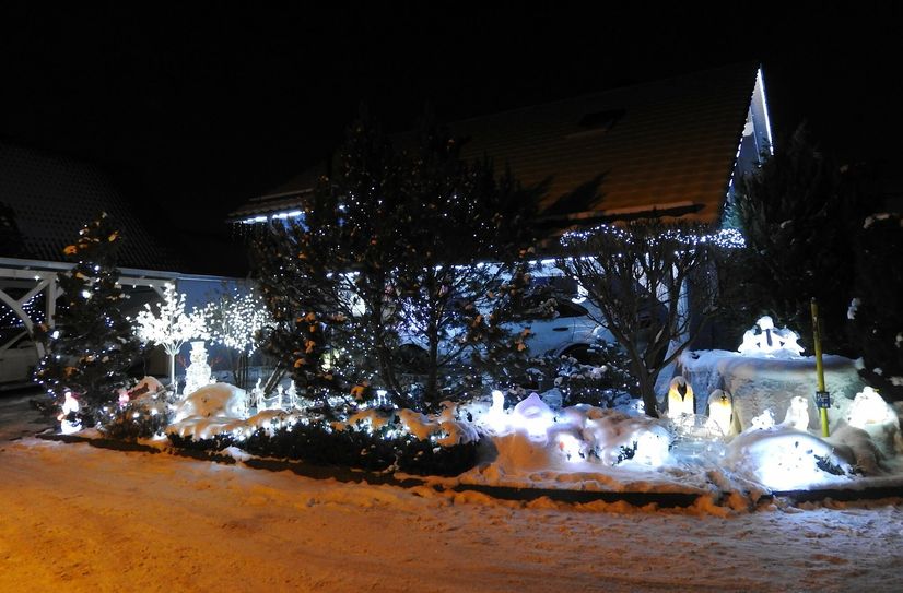 Bei Familie Herbst in Pirna-Birkwitz leuchtet der Winter
Das Haus der Familie Herbst auf dem Lindenring 26 in Pirna-Birkwitz erleuchtet den Winter.