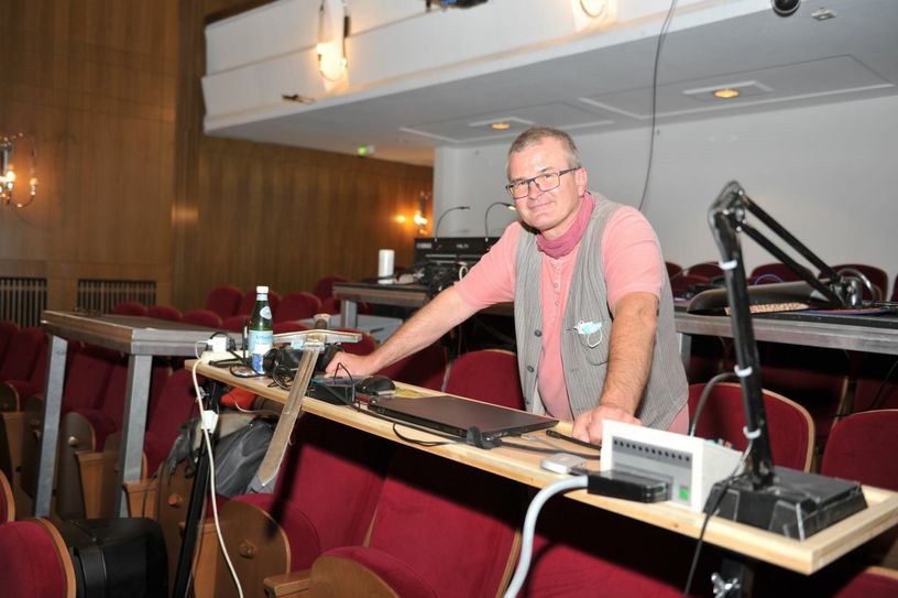 Mario Holetzeck inszeniert das Drama „Iphigenie auf Tauris“ in ein bildgewaltigen Spektakel an der neuen Bühne Senftenberg. Foto: Peter Aswendt
