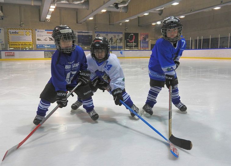 Wir können auch schon richtig kämpfen... Kids der Laufschule der Dresdner Eislöwen Juniors beim Training. Foto: Büttner