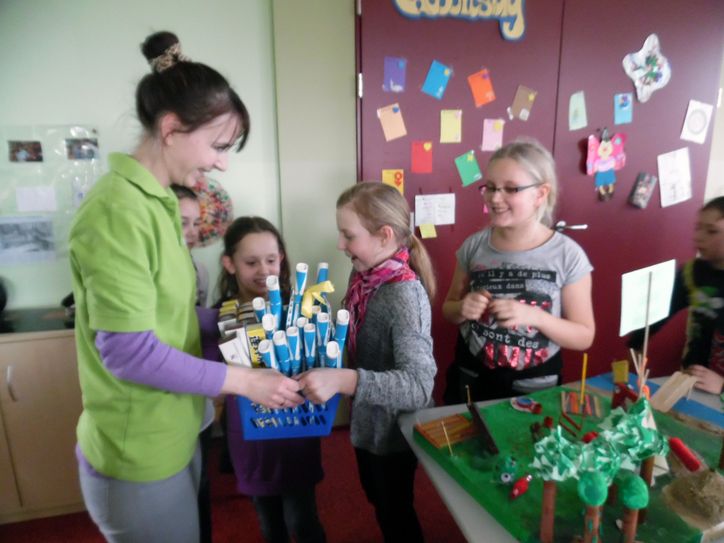 Besonders freuten sich die Kinder, die an der Arbeit an den Modellen beteiligt waren. Foto: Privat