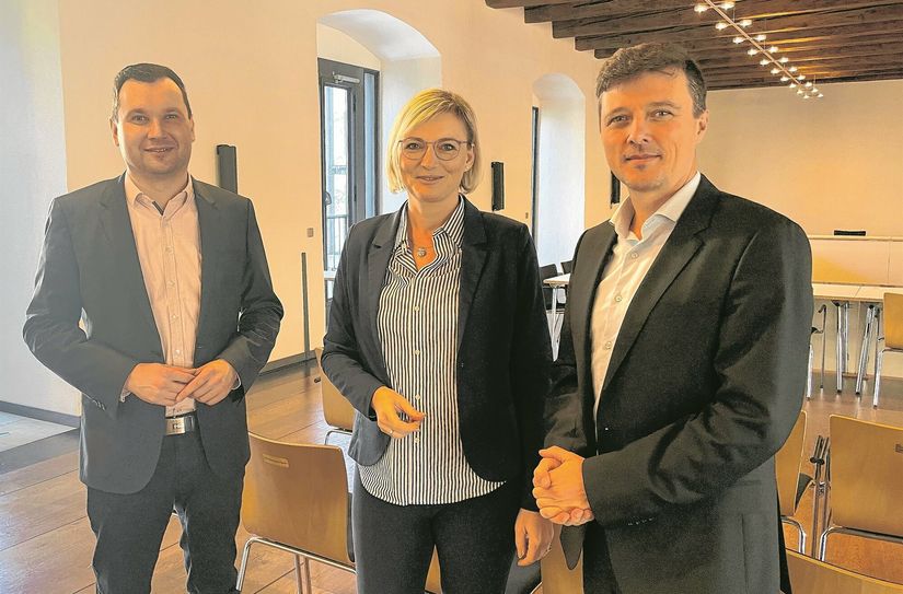 ICM- und Städtische Dienstechef Falk Müller, CDU-Landtagsabgeordnete Daniela Kuge und Bürgermeister Markus Renner (v.l.) planen für September den ersten Ausbildungstag im Rathaus.