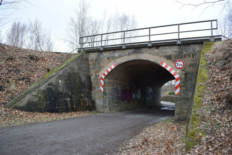 Die Bahnbrücke in Wilthen muss ersetzt werden, weil sie das Ende ihrer technischen Nutzung erreicht hat.