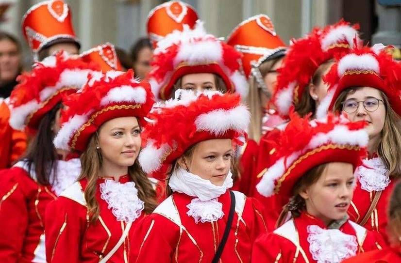 Die Funkenmariechen des Schirgiswalder Faschingsclub stehen bereits in den Startlöchern.