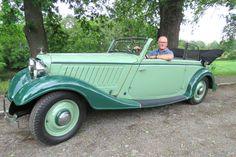 Frank Sicker in seinem Audi Front 225 UW aus dem Jahr 1935.  Foto: Matthias Stark