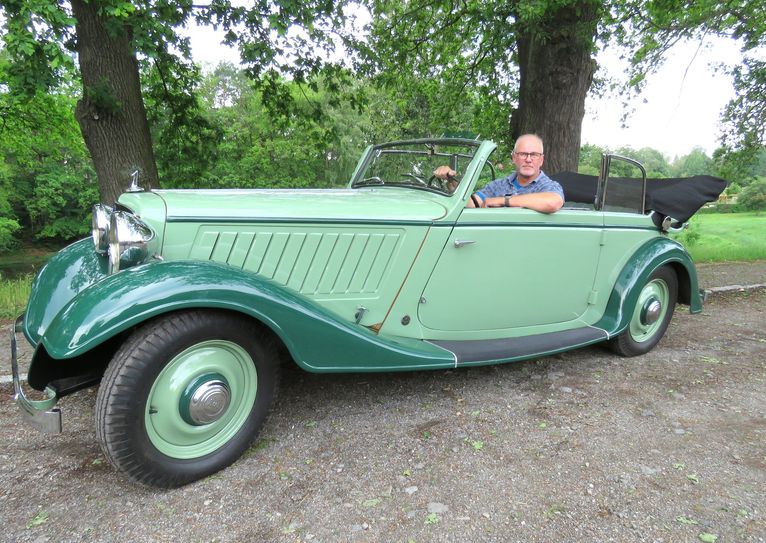Frank Sicker in seinem Audi Front 225 UW aus dem Jahr 1935.  Foto: Matthias Stark