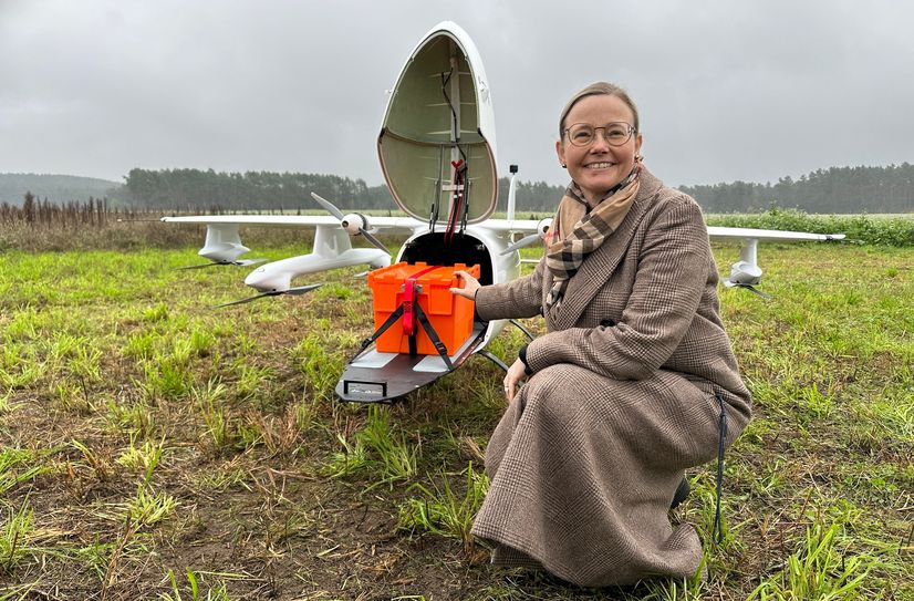 Beate-Victoria Ermisch, Projektleiterin beim Naemi Wilke-Stift Guben, startete den Testflug mit medizinischen Proben von Guben nach Cottbus. Der Verlauf war erfolgreich.