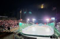 Eishockey im Auslauf der Skisprungschanze Klingenthal.