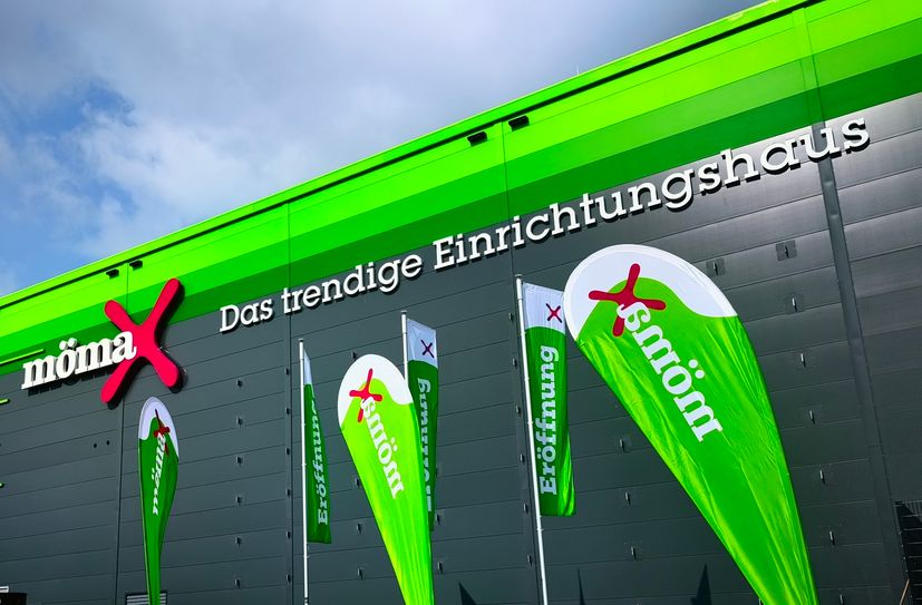 Im Umfeld werden die letzten Grünanlagen fertig. Das Fassadengrün ist schon gepflanzt.