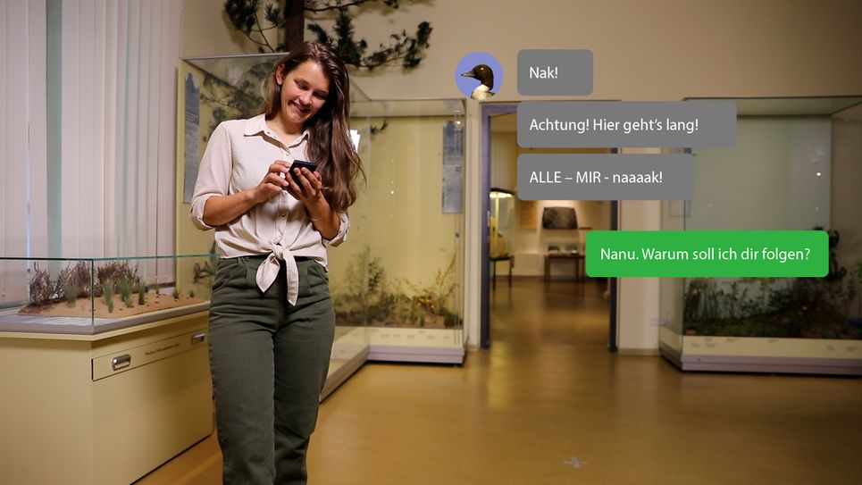 Mit der App „Mein Objekt – Senckenberg Görlitz“ begeben sich die Besucherinnen und Besucher auf eine spielerische Entdeckungstour durch das Museum. Foto: Daniel Gütschow, Senckenberg