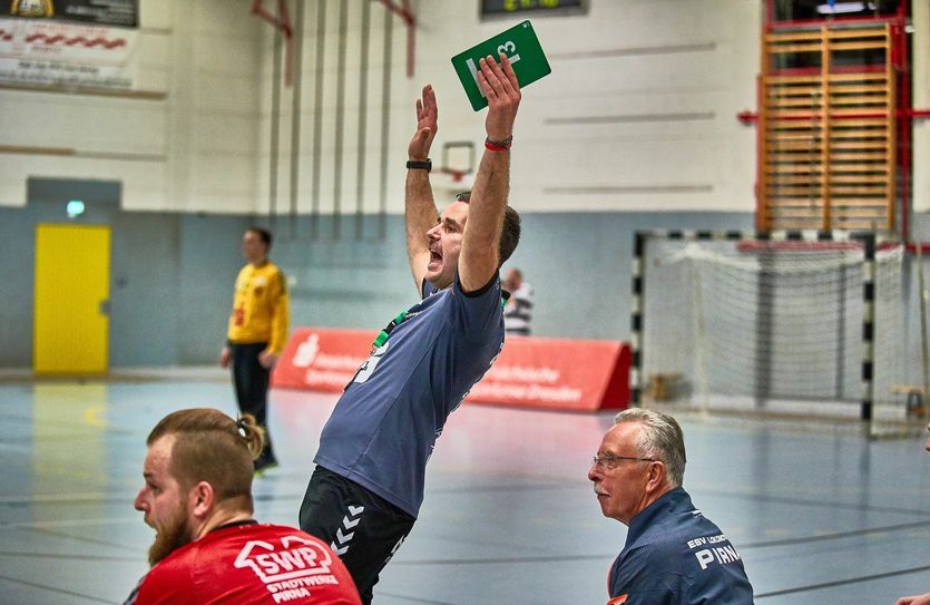 SG-Trainer Dusan Milicevic etwas aufgebracht. Foto: M. Förster