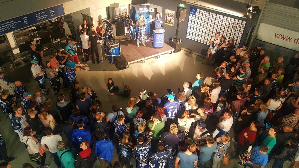 Trikot-Versteigerung der Dresdner Eislöwen. Foto: Büttner
