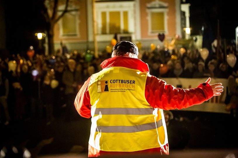 »Wir müssen daran erinnern und dürfen nicht vergessen!« Das Bündnis »Cottbuser Aufbruch« veranstaltet seit dem Jahr 2010 den Sternmarsch. Foto: Cottbuser Aufbruch