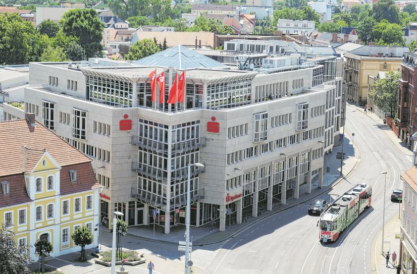 Die Hauptgeschäftsstelle der Sparkasse Spree-Neiße am Breitscheidplatz in Cottbus.