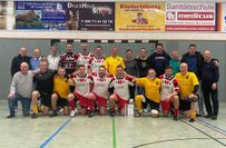 Erstmals schickte der Gastgeber mit Aktivist Schwarze Pumpe (gelb) und dem FSV Hoyerswerda (weiß) gleich zwei Mannschaften ins Turnier.