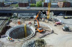 Baugrube für den künftigen Versorgungstunnel an der Nossener Brücke.