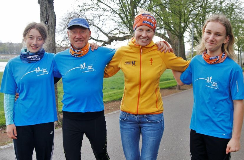 Frank Schulz mit Tochter Julia, Mitarbeiterin Tina Henke und Sohn Joschka.