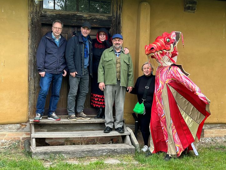 Matthias Körner (Librettist), Urs Schleiff (Regisseur), Petra-Maria Bulang-Wenzel (Alte), Olaf Hais (Jan), Marlit Mosler (Ausstatterin) und Miko³aj Jan Walerych (Plon-Drache) v.l.