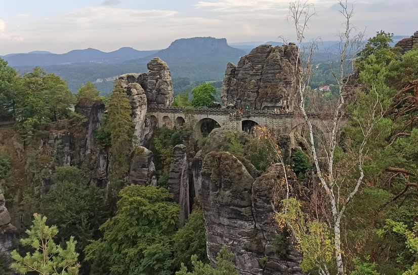 Die Bastei gehört zur Gemeinde Lohmen, welche eine Klage gegen den Nationalpark Sächsische Schweiz initiiert hat.