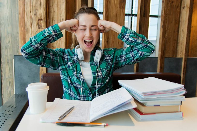 Seit einem Jahr müssen Aufgaben immer wieder im Homeschooling erarbeitet werden.  Echter Digitalunterricht Fehlanzeige! Das ist jedoch nicht das einzige Desaster. Foto: pixabay