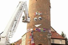Der Rote Turm in Luckau wurde winterlich eingekleidet. Foto: Fred Bauer