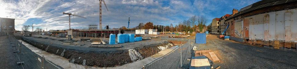 Blick auf den neuen Schulcampus im ehemaligen Straßenbahnhof Tolkewitz. Hier zwischen Wehlener und Kipsdorfer Straße baut die Stadt bis Februar 2018 ein neues Gymnasium und eine neue 32. Oberschule inklusive zweier Sporthallen und entsprechenden Freiflächen. Foto: Schramm