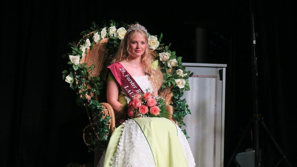 Die Forster Rosenkönigin Laura I. Foto: Dany Dawid