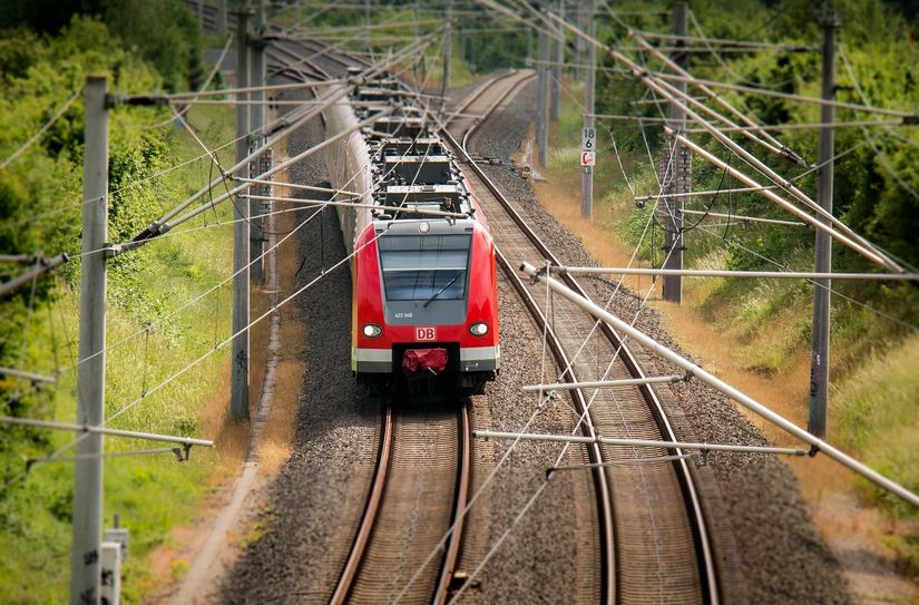 Bedarf für eine optimierte Anbindung der Lausitz nach Polen: "Wir brauchen voll elektrifizierte und gut ausgebaute Strecken. In dieser Hinsicht sind uns unsere polnischen Nachbarn weit voraus", so der Spree-Neiße-Landrat.