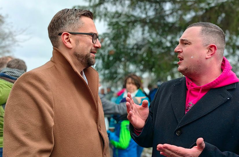 Martin Dulig (li) im Gespräch mit  Stefan Köckeritz von Rewe.