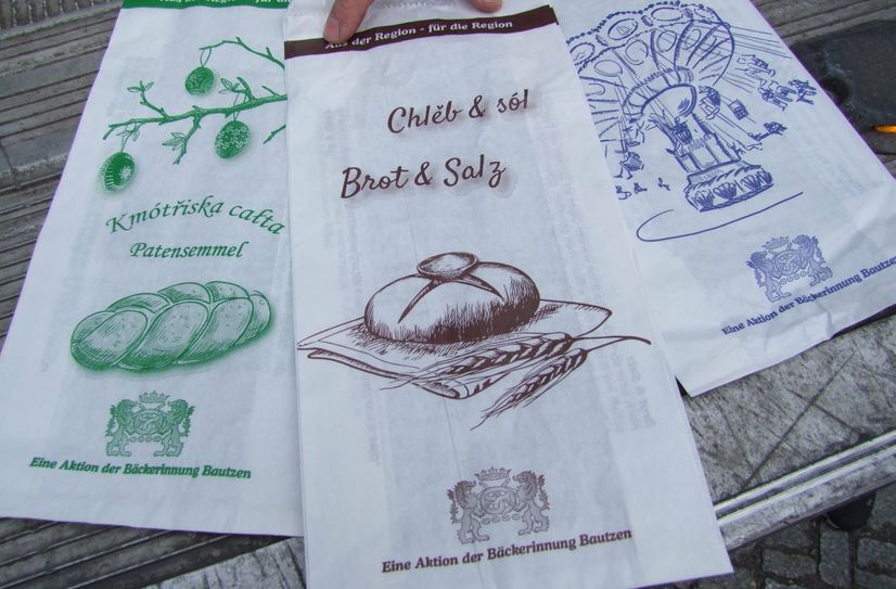 So sehen die drei Bäckertüten aus, mit denen das Backhandwerk und die Stiftung für das sorbische Volk ein wenig Werbung in eigener Sache betreiben.