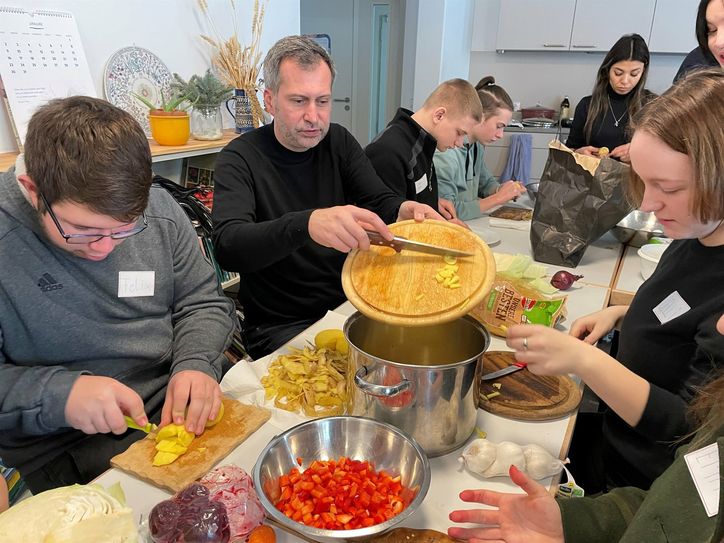 Gemeinsam Kochen an der Waldorfschule mit OB Tobias Schick.
