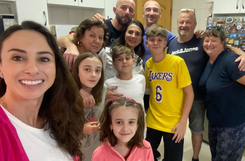 Herzliche Zusammenführung: Rodrigo, seine Frau Patricia und die beiden Kinder Natalia und Elena ...